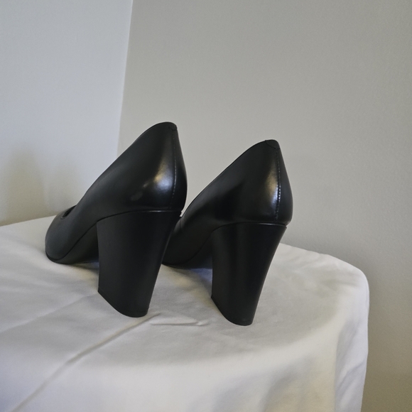 New Black wide heels - Picture 3 of 4